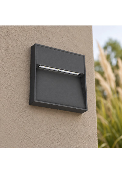 Santi LED 4W – lifestyle on a terrace in daylight