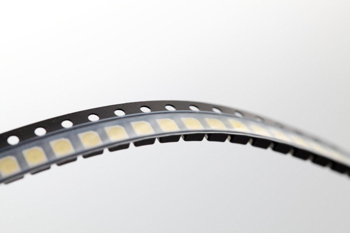 Diody LED SMD 5050 stosowane w taśmach LED i oświetleniu dekoracyjnym